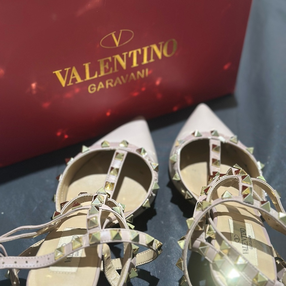 Valentino Garavani Pink Rockstud Heels - 37